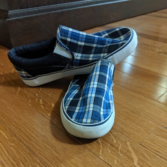 🌷Joe Boxer Boys shoes Size: 5M plaid blue & white - Picture 2 of 7